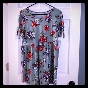 ⭐️NWT ⭐️ a-glow maternity tunic